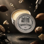 Tattoo Butter Cupuaçu Cream MATCHII aberta com cupuaçu, manteiga vegetal e equipamentos de tatuagem.