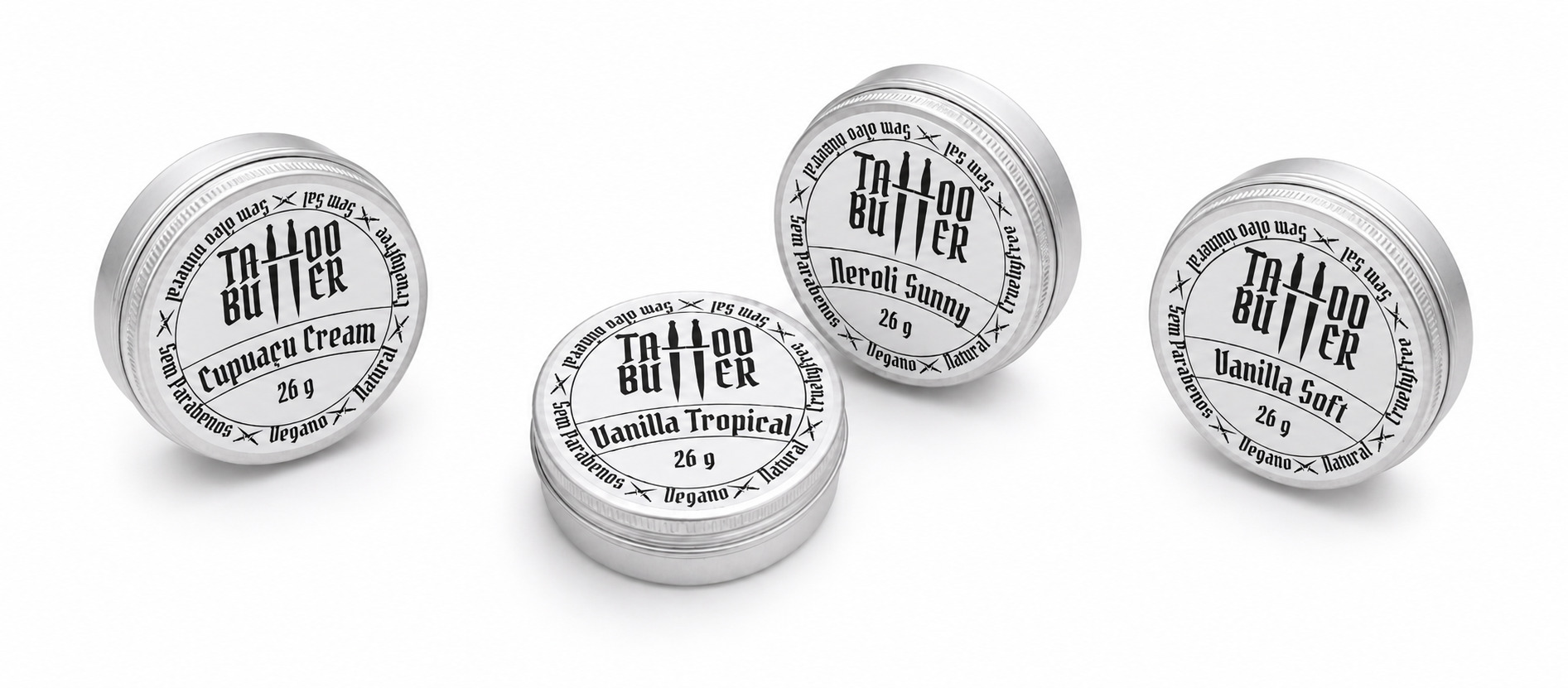 4 latinhas de alumínio, com rótulos brancos: Tattoo Butter Cupuaçu Cream, Tattoo Butter Vanilla Tropical, Tattoo Butter Neroli Sunny e Tattoo Butter Vanilla Soft posicionadas lado a lado